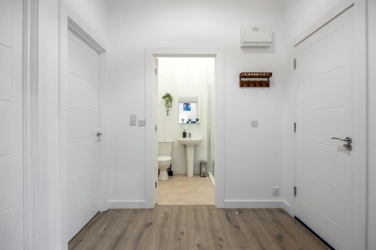Contemporary 2 Bed Apartment -Belfast East Village Bagian luar foto