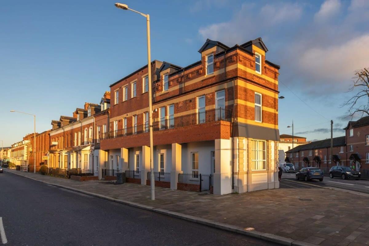 Contemporary 2 Bed Apartment -Belfast East Village Bagian luar foto